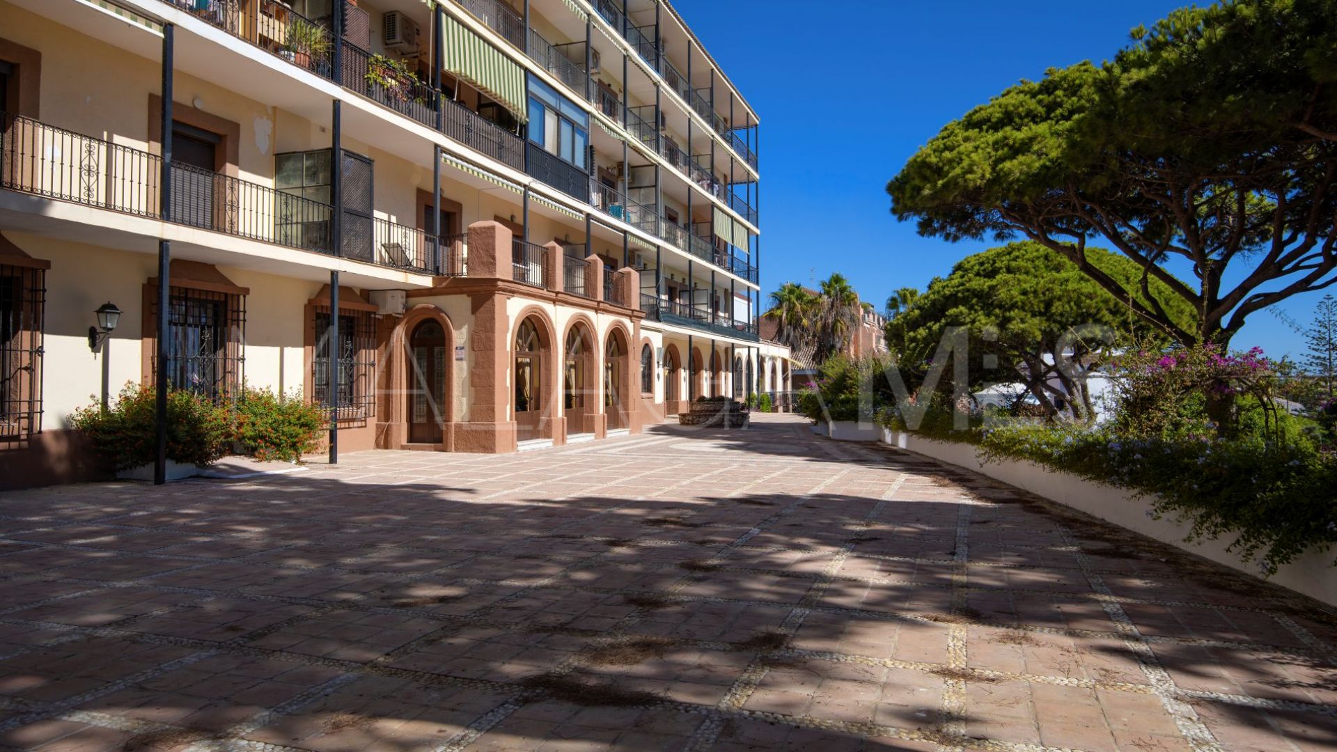 Se vende apartamento in Calahonda Playa with 1 bedroom