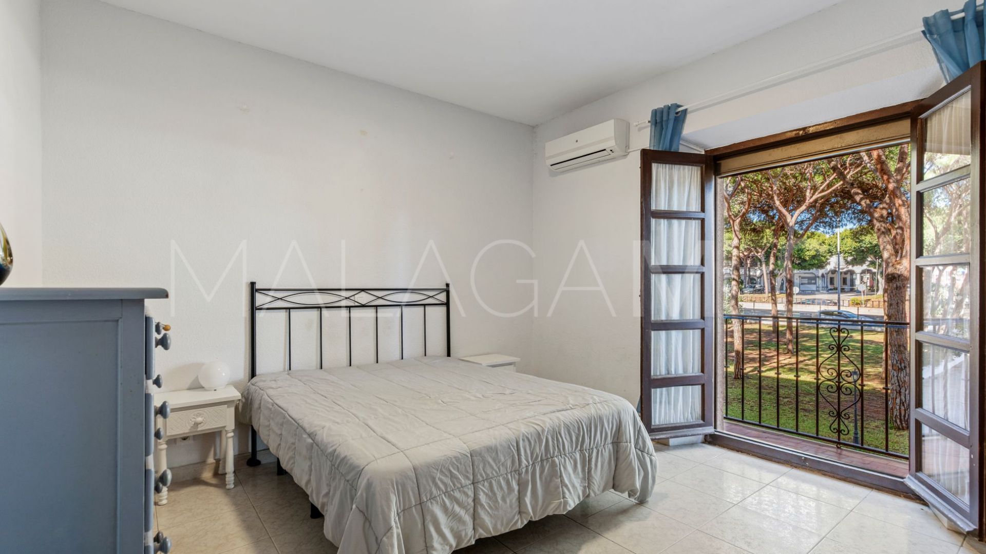 Se vende apartamento in Calahonda Playa with 1 bedroom