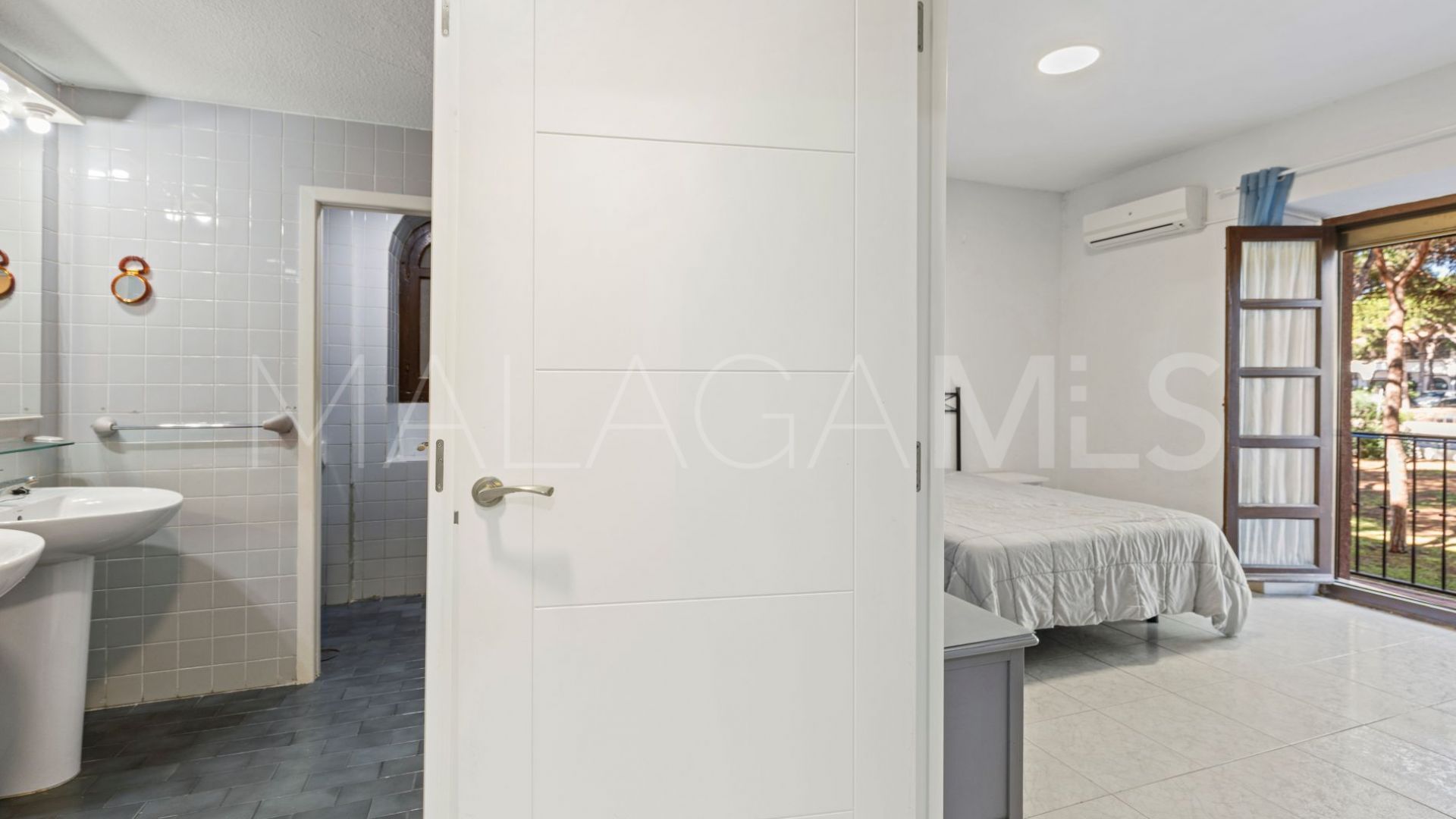 Se vende apartamento in Calahonda Playa with 1 bedroom