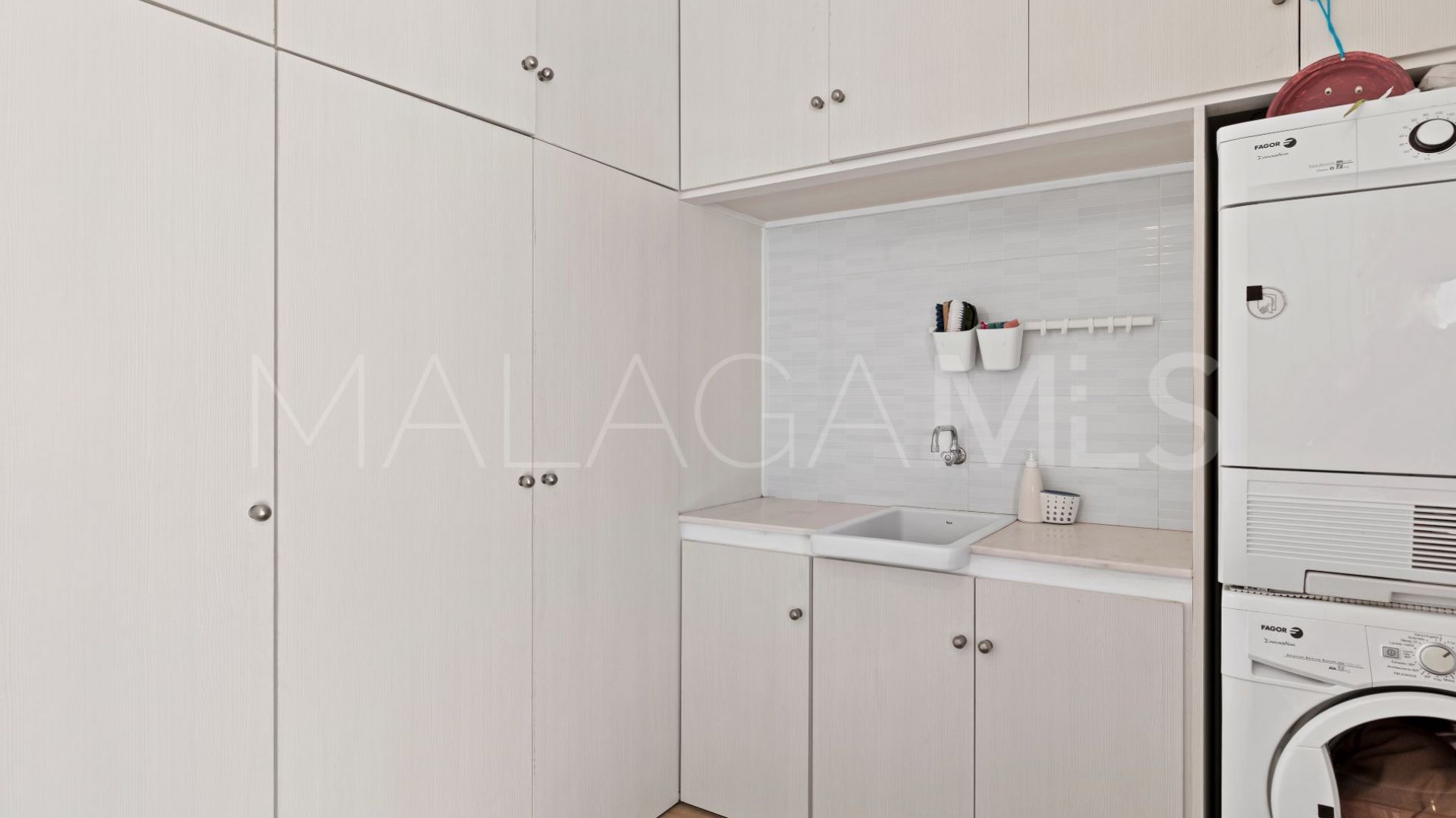 House for sale in Estepona Centre with 4 bedrooms