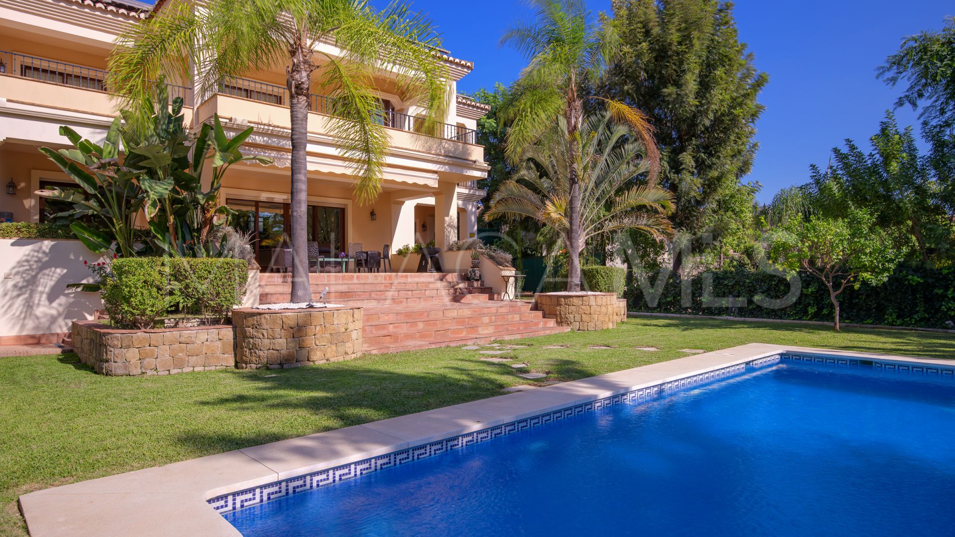 Los Arqueros 6 bedrooms villa for sale