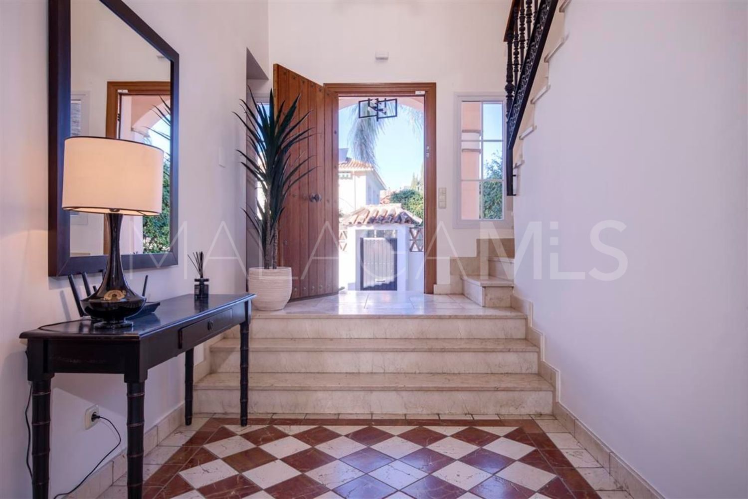 Villa for sale in Guadalmina Baja