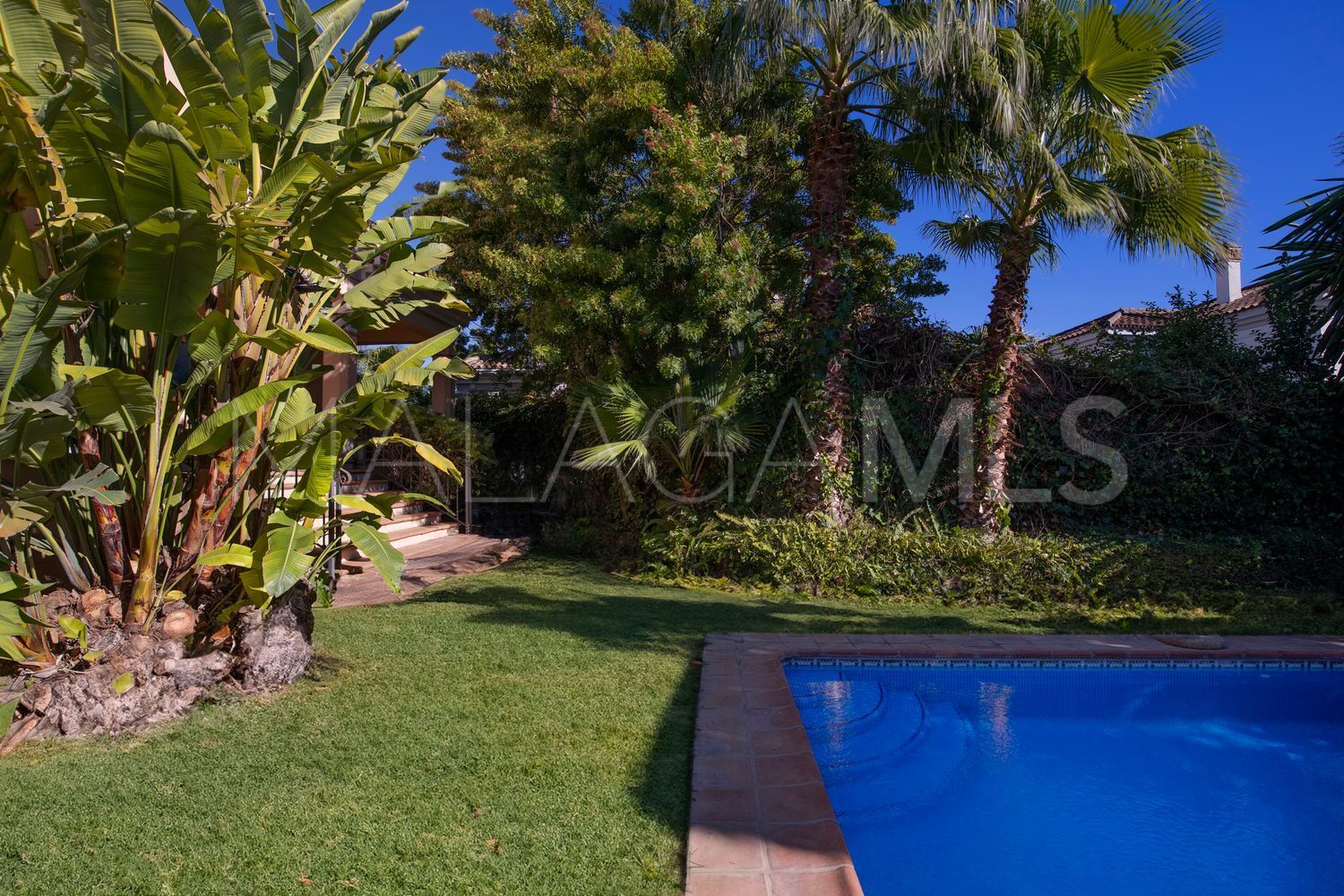 Villa for sale in Guadalmina Baja