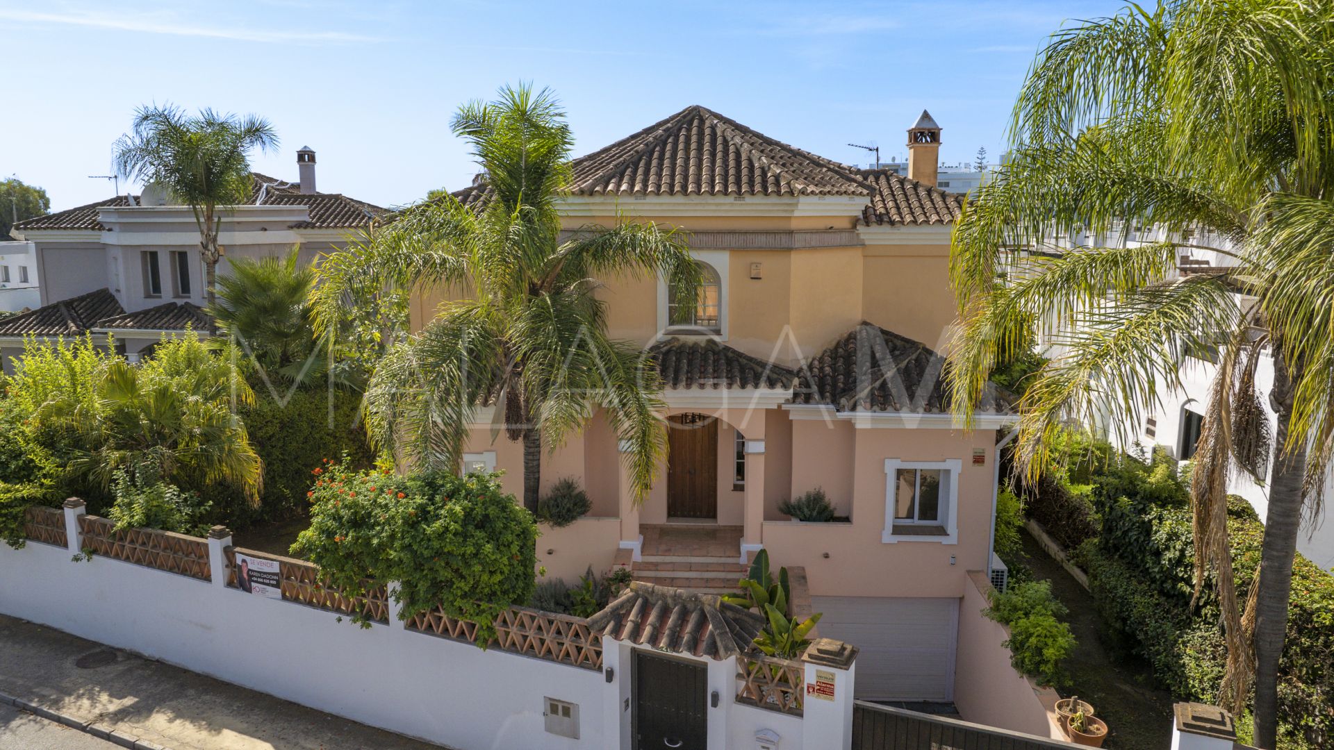 Villa for sale in Guadalmina Baja