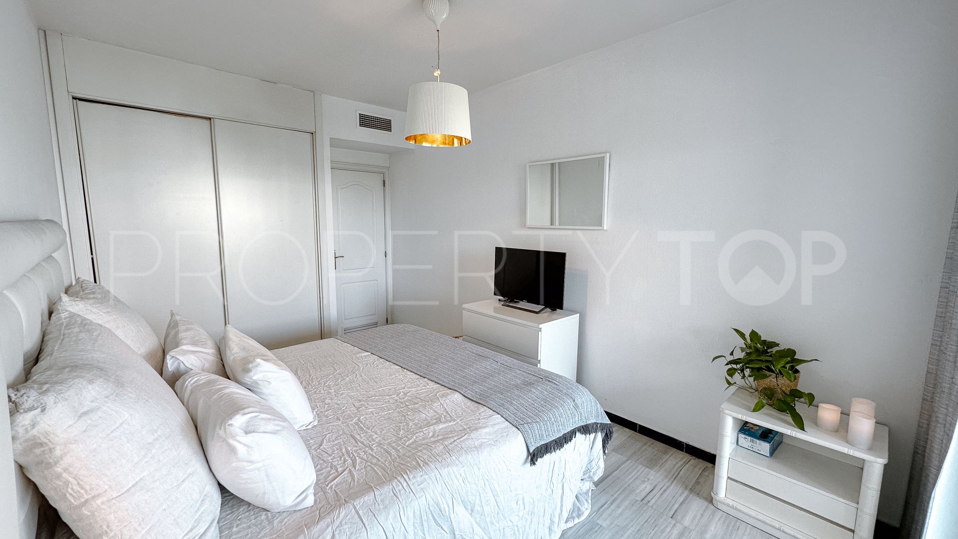 For sale Medina Gardens 1 bedroom apartment