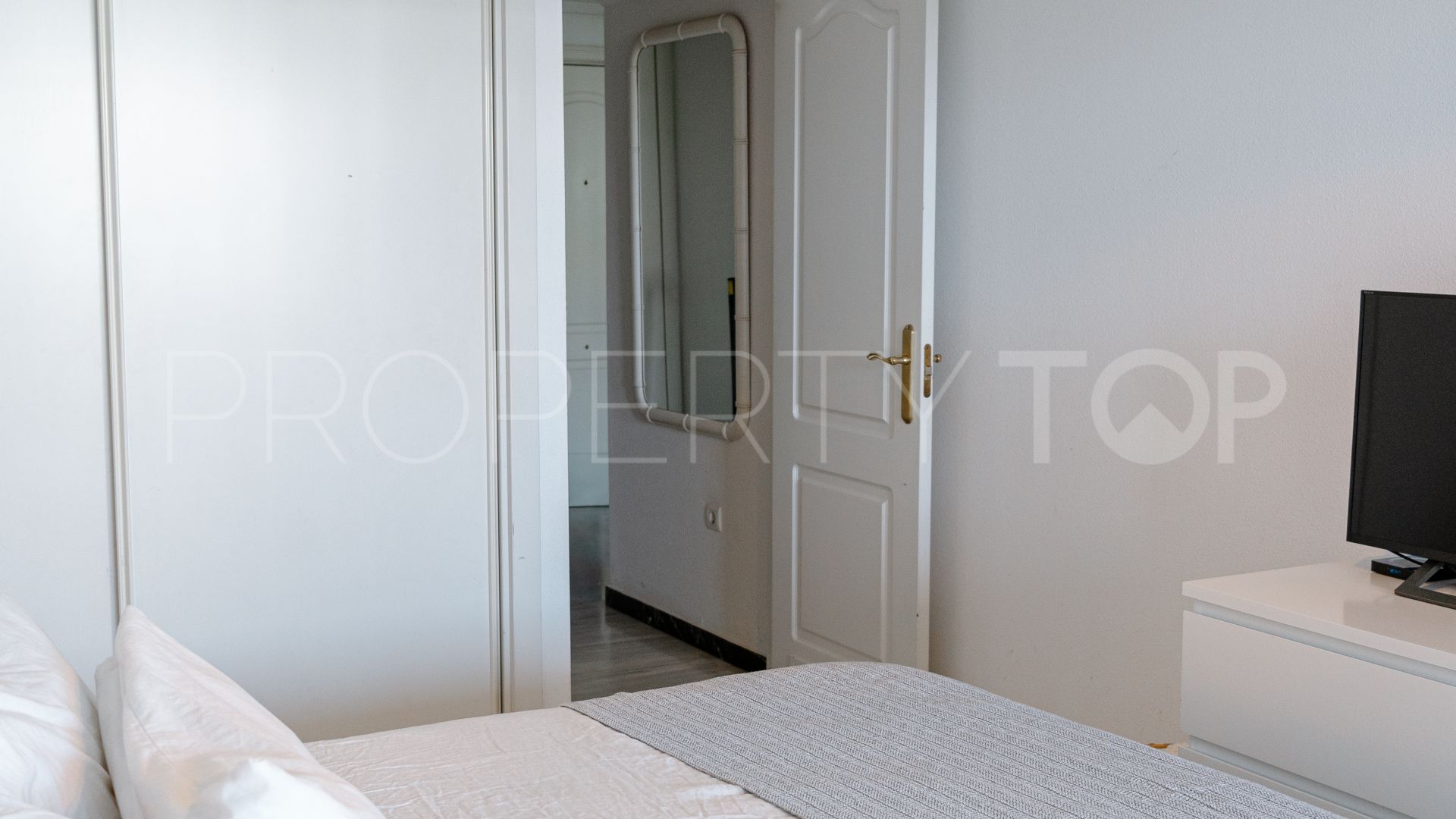 For sale Medina Gardens 1 bedroom apartment