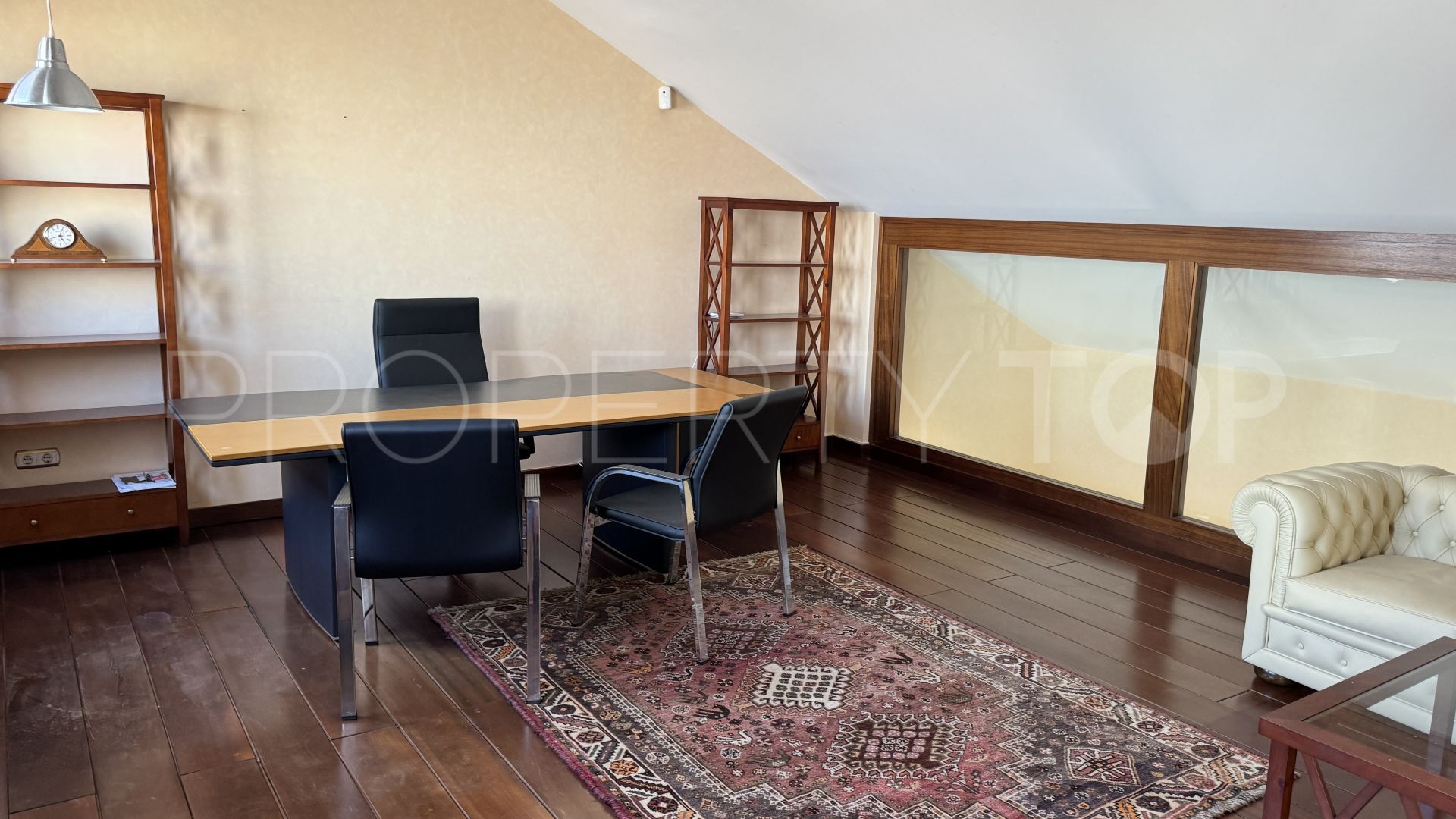 For sale office in Guadalmina Alta