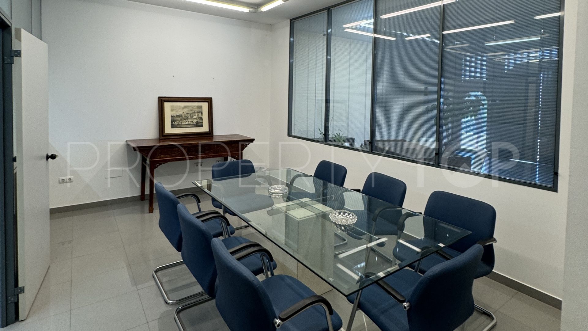 For sale office in Guadalmina Alta