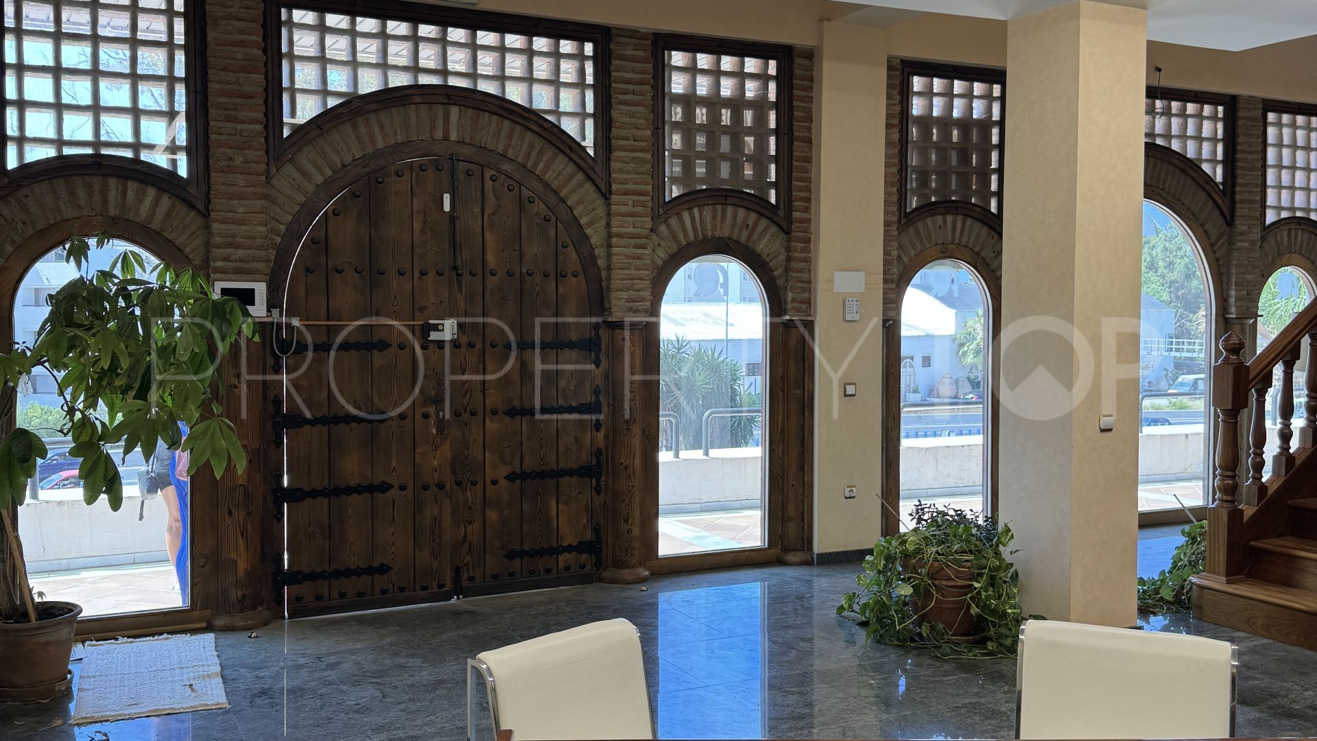 For sale office in Guadalmina Alta