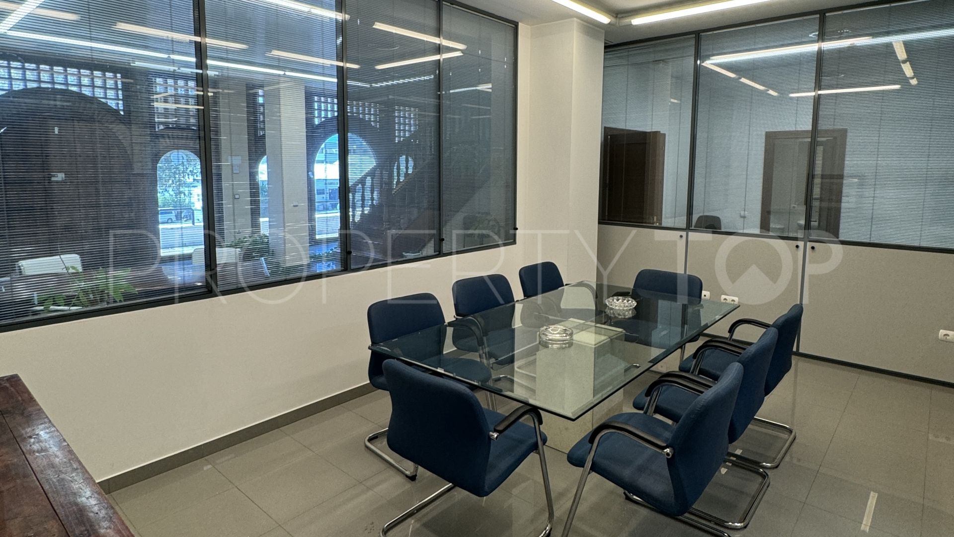 For sale office in Guadalmina Alta