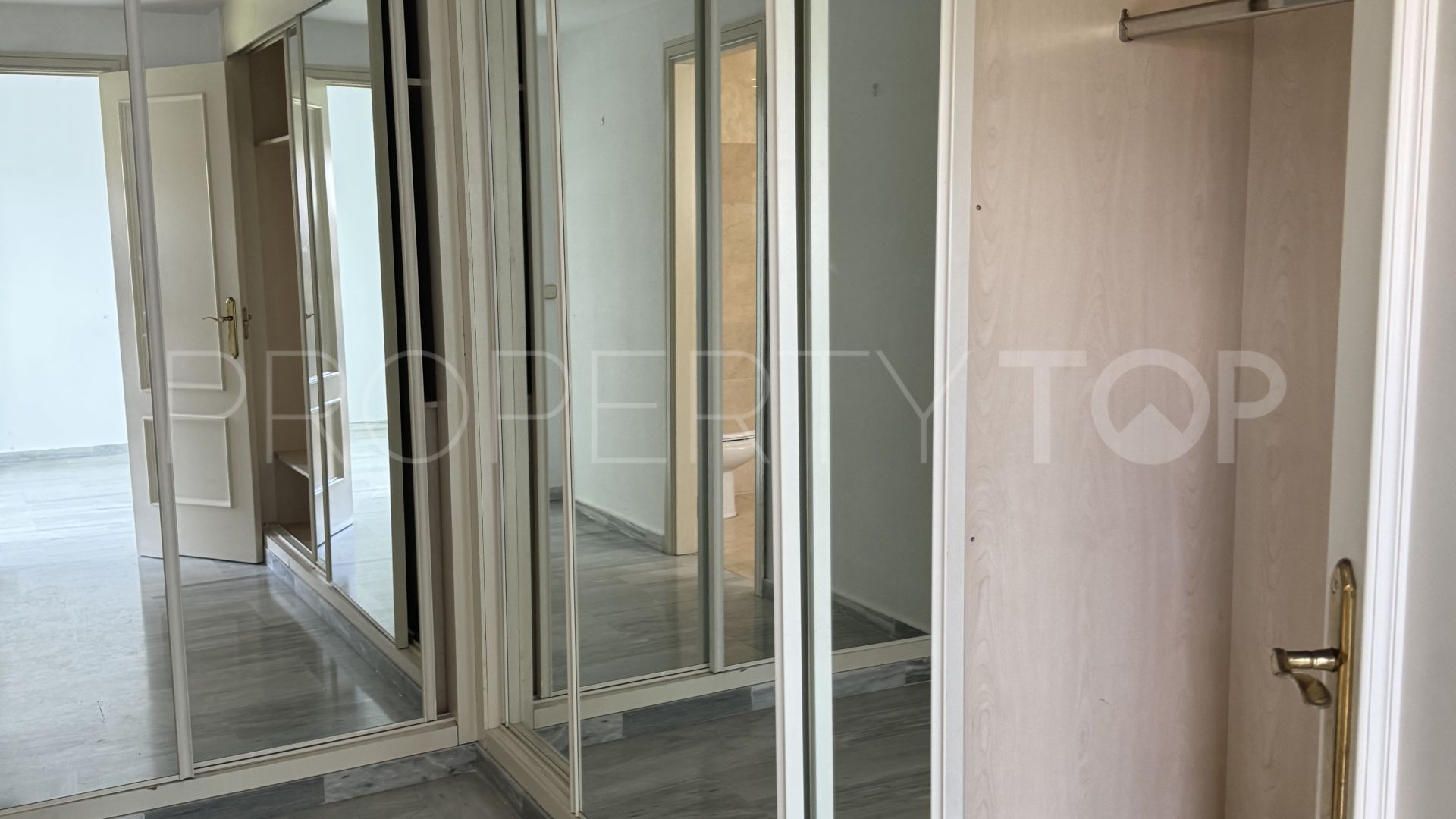 Apartamento en venta en Guadalmina Baja de 3 dormitorios