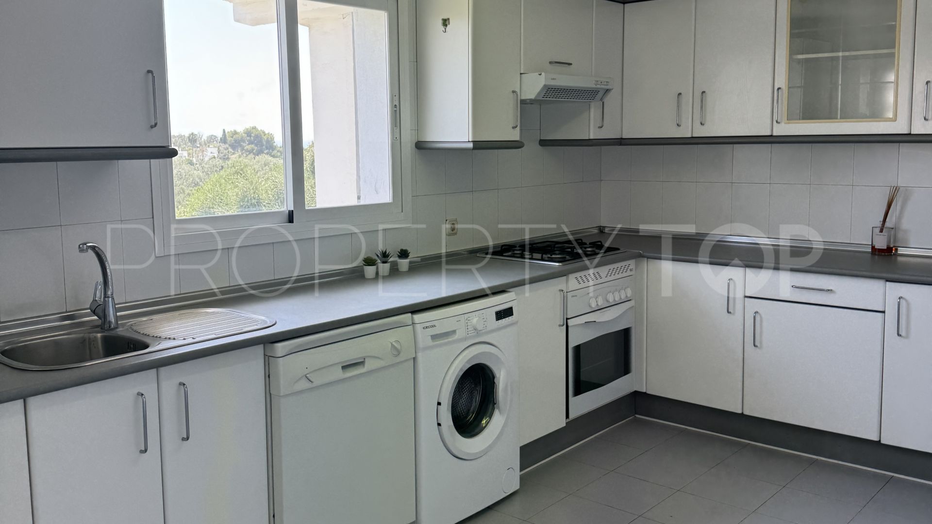 Apartamento en venta en Guadalmina Baja de 3 dormitorios