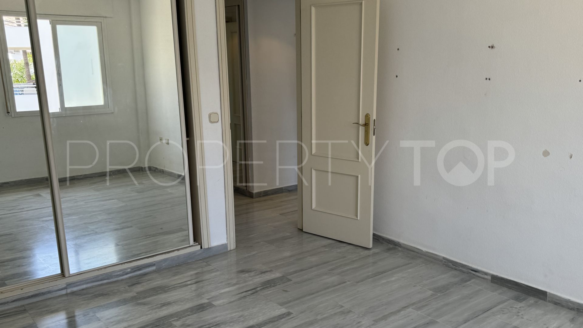 Apartamento en venta en Guadalmina Baja de 3 dormitorios