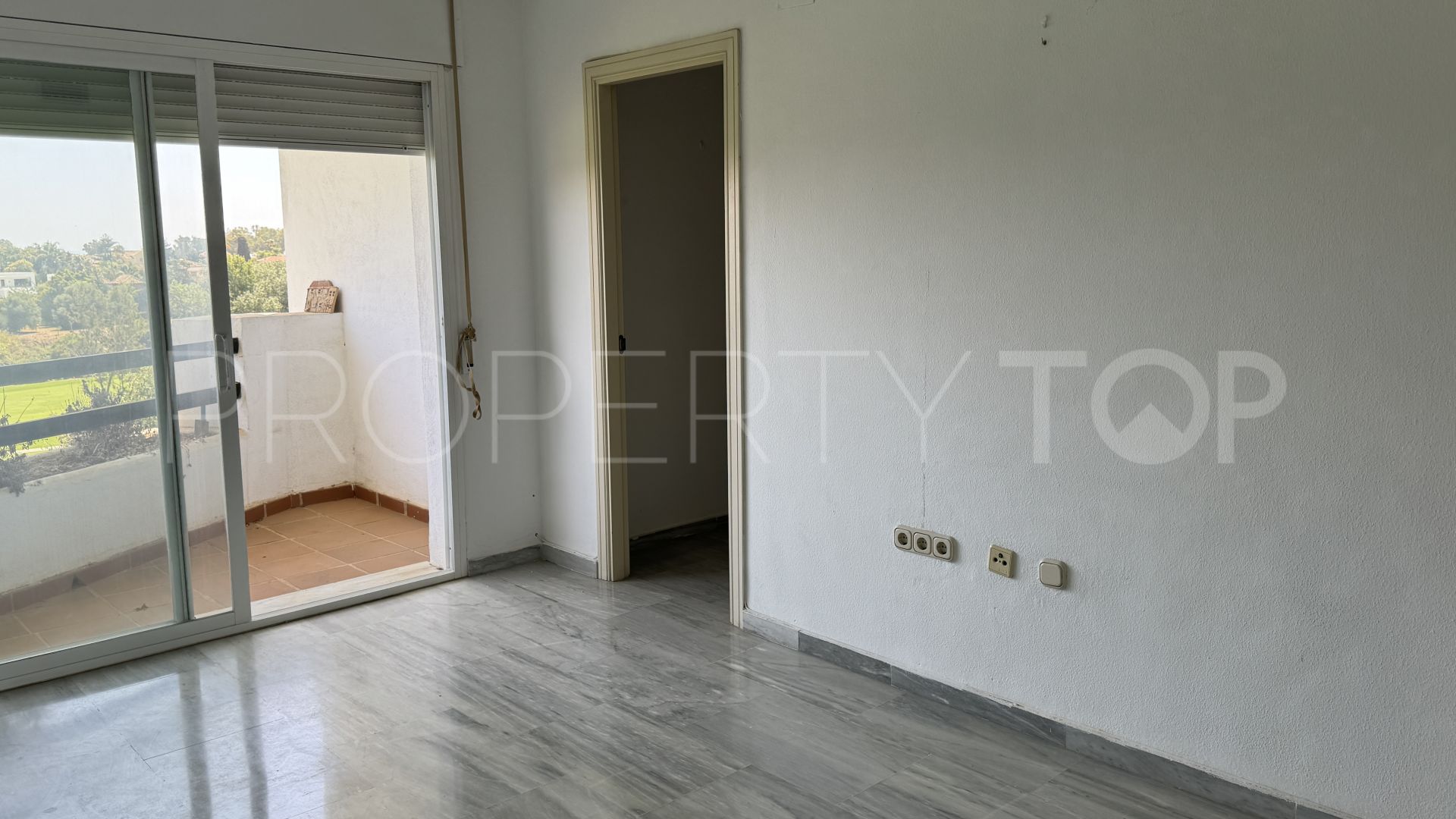 Apartamento en venta en Guadalmina Baja de 3 dormitorios