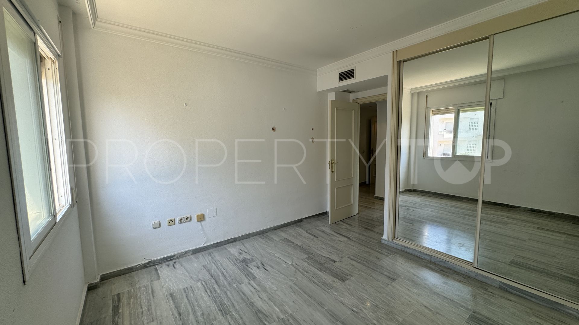 Apartamento en venta en Guadalmina Baja de 3 dormitorios