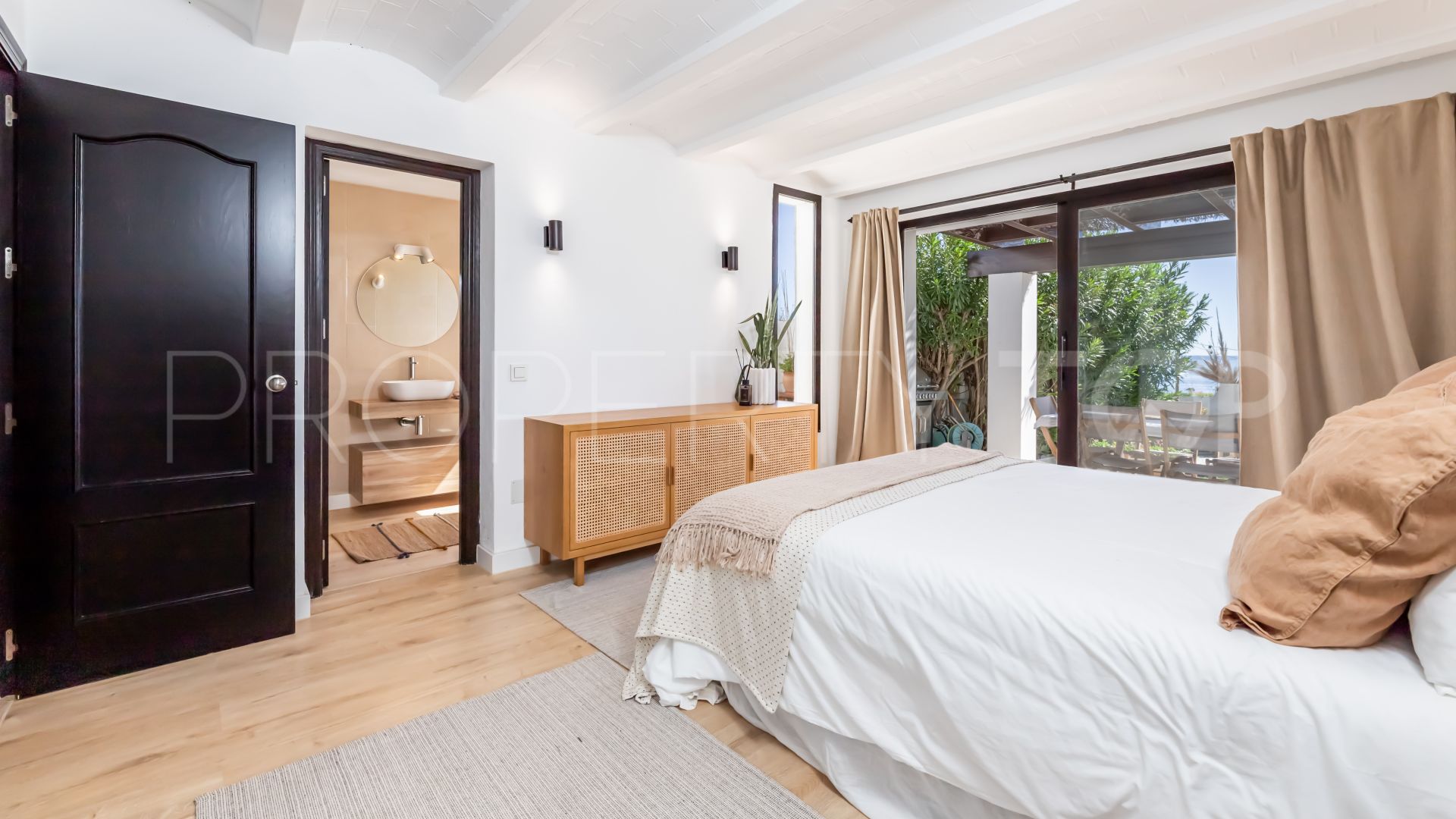 Estepona 4 bedrooms villa for sale