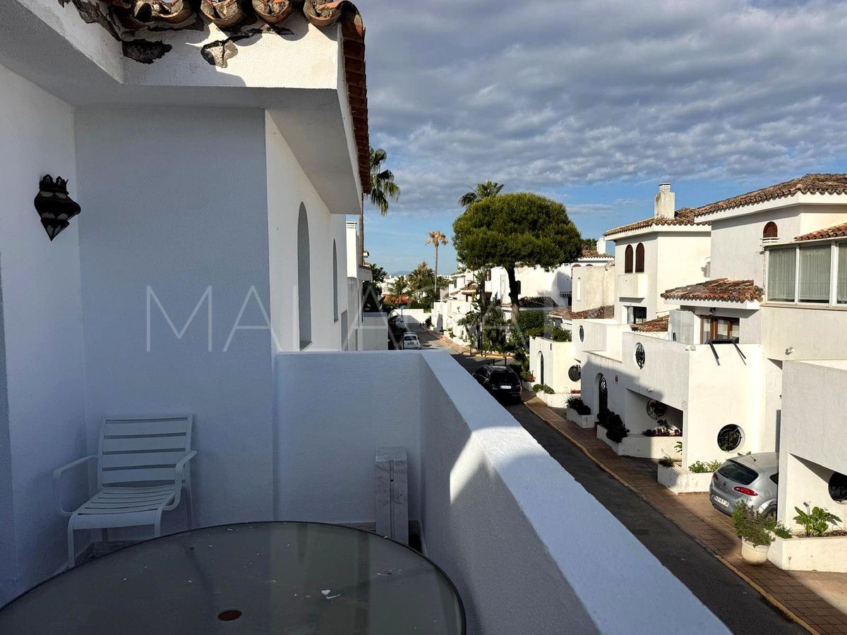 Buy adosado in Beach Side New Golden Mile with 3 bedrooms