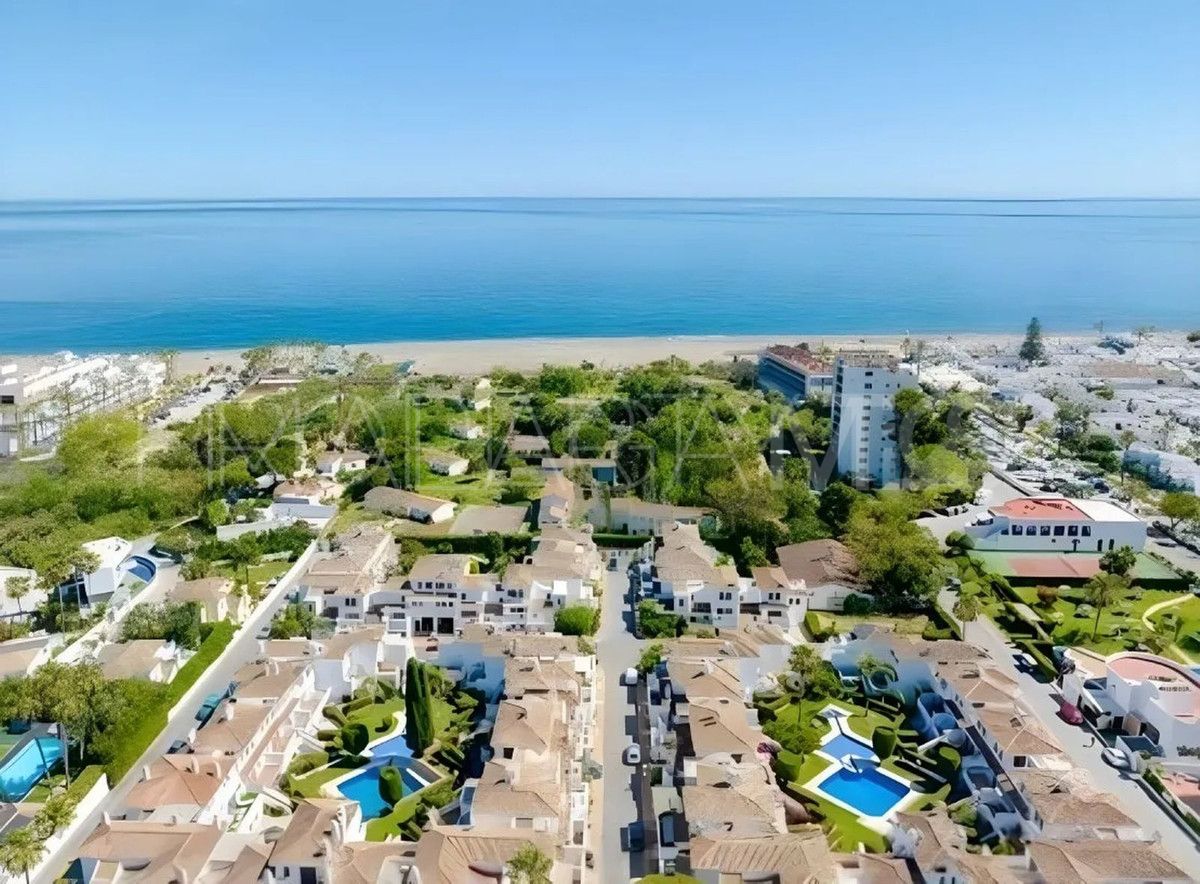Buy adosado in Beach Side New Golden Mile with 3 bedrooms