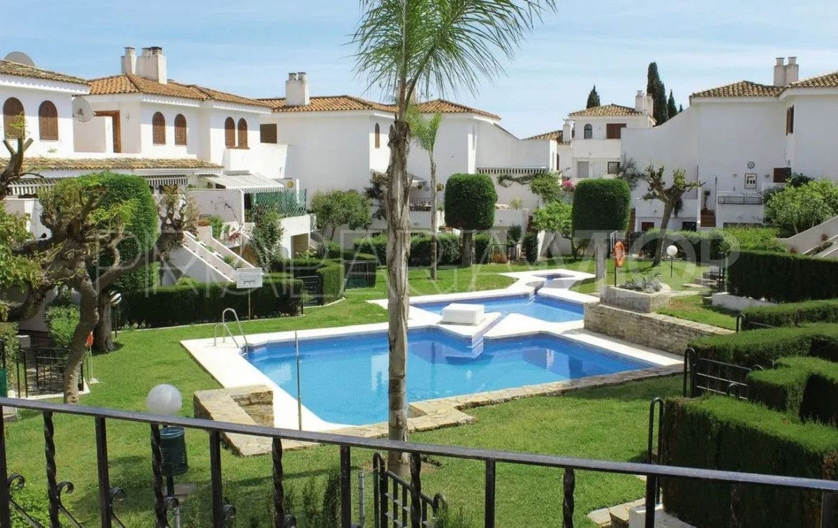 Buy adosado in Beach Side New Golden Mile with 3 bedrooms