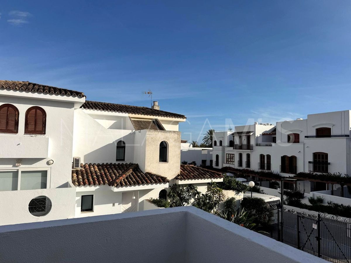 Buy adosado in Beach Side New Golden Mile with 3 bedrooms