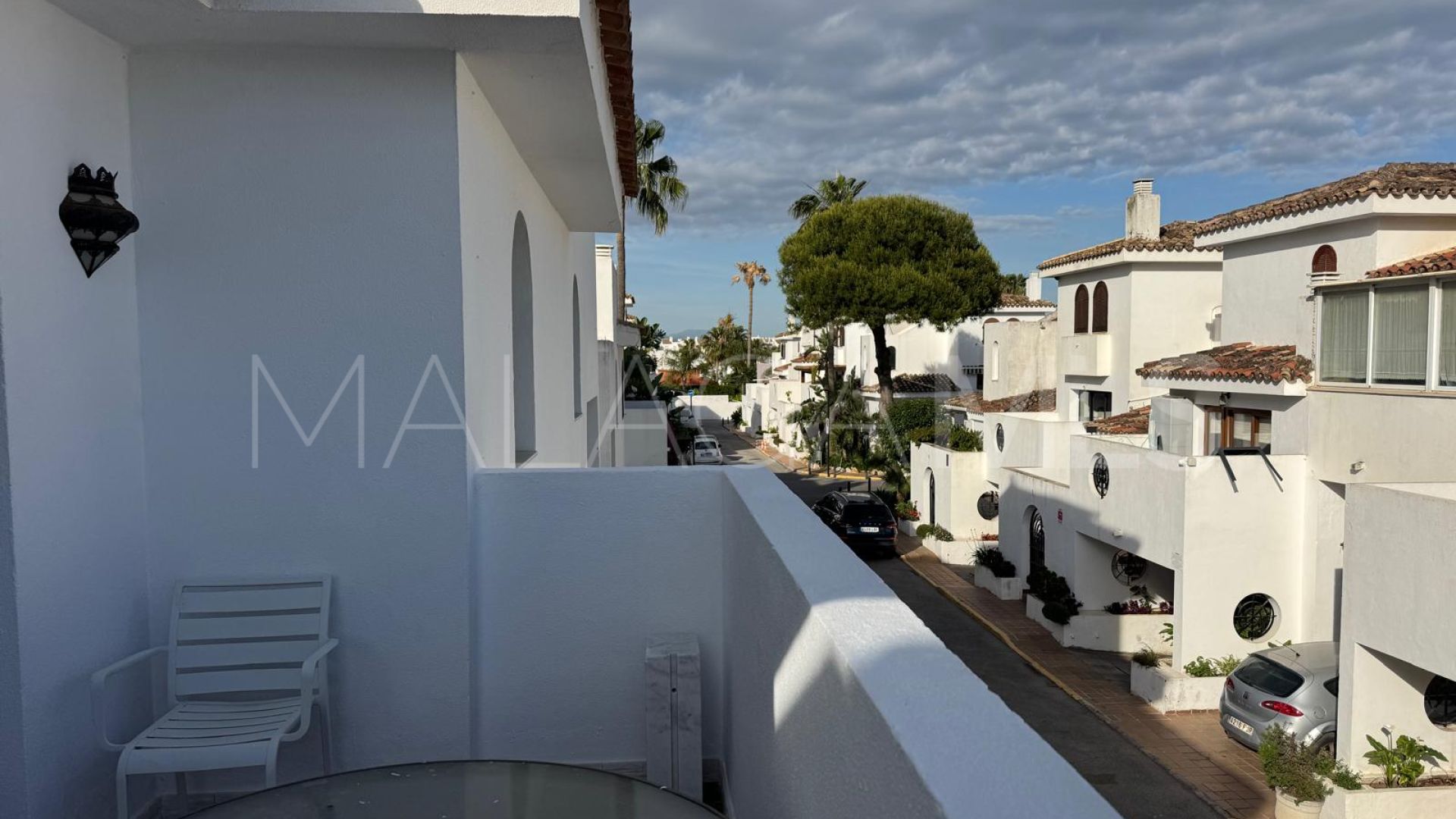 Buy adosado in Beach Side New Golden Mile with 3 bedrooms