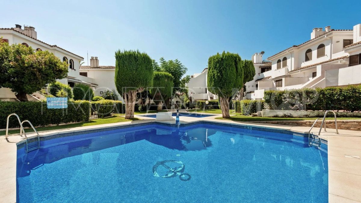 Buy adosado in Beach Side New Golden Mile with 3 bedrooms