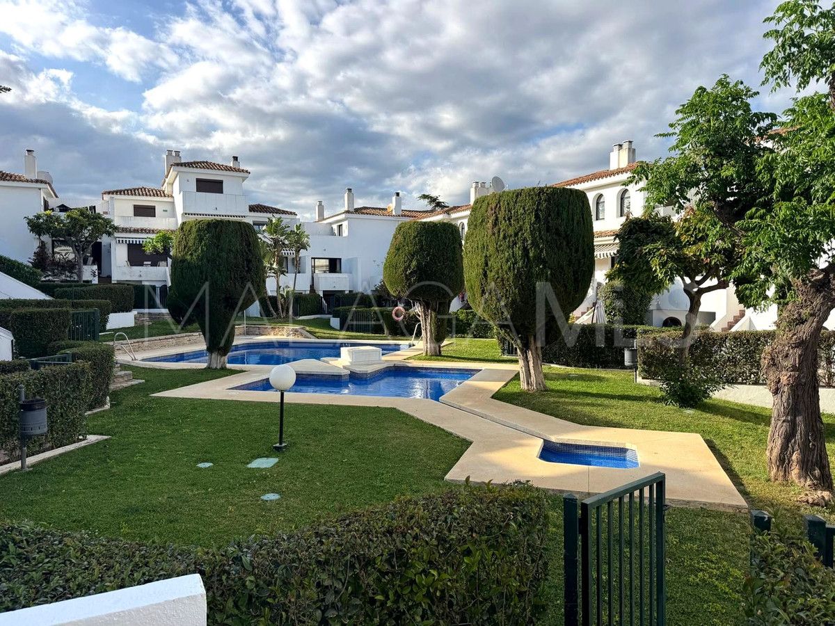 Buy adosado in Beach Side New Golden Mile with 3 bedrooms