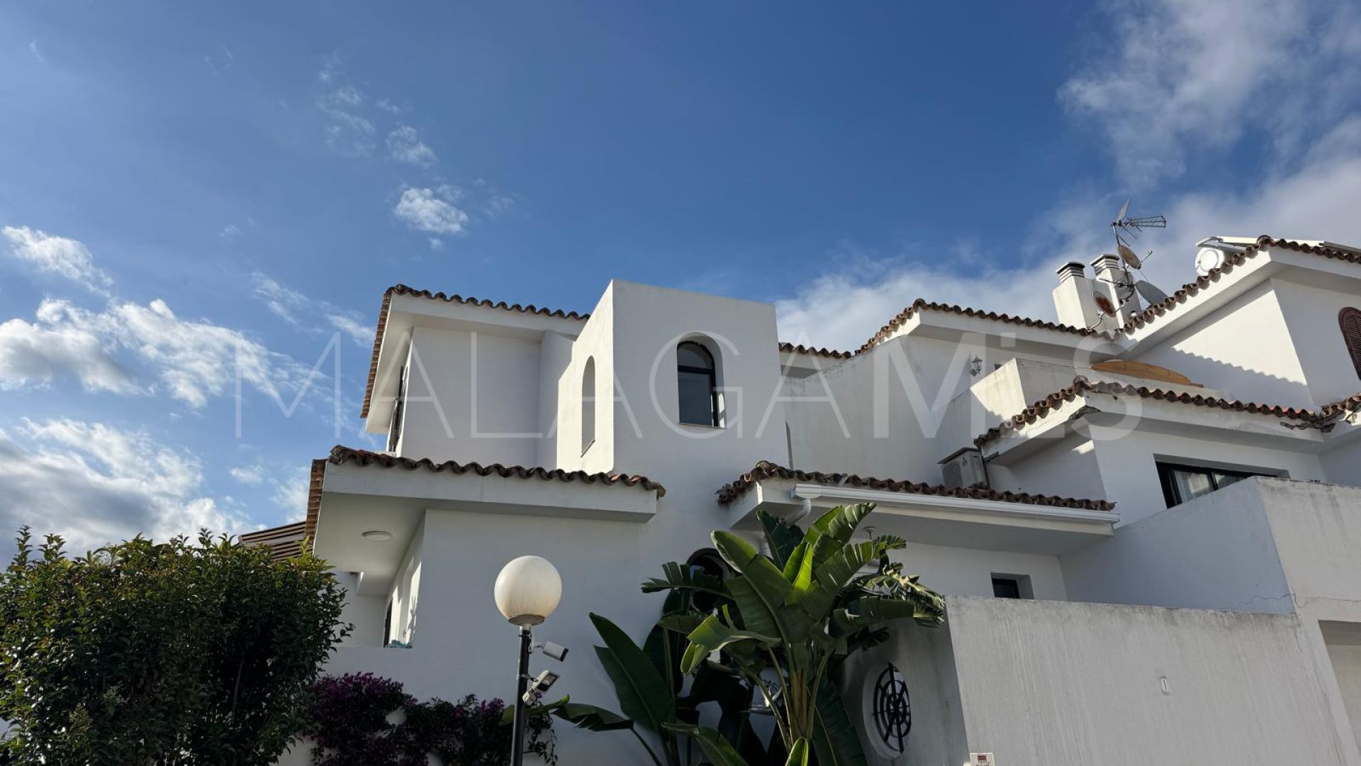 Buy adosado in Beach Side New Golden Mile with 3 bedrooms