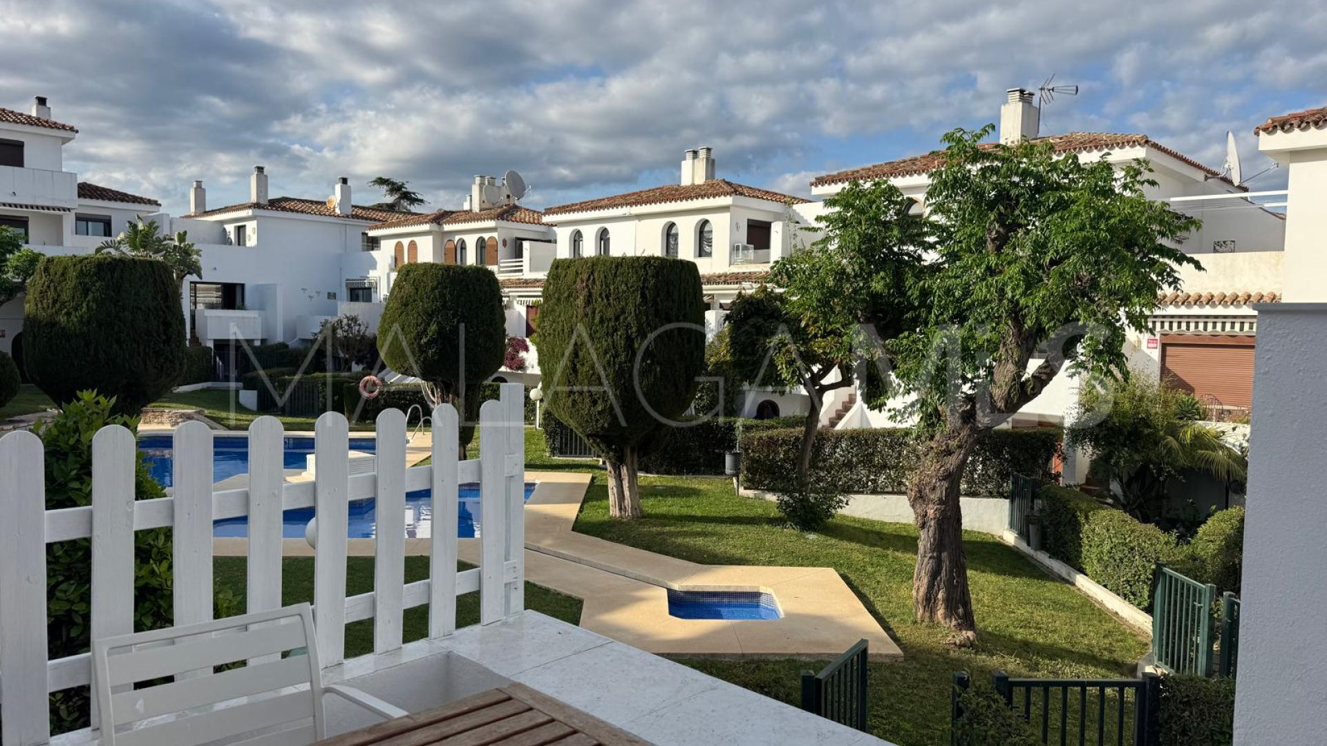 Buy adosado in Beach Side New Golden Mile with 3 bedrooms