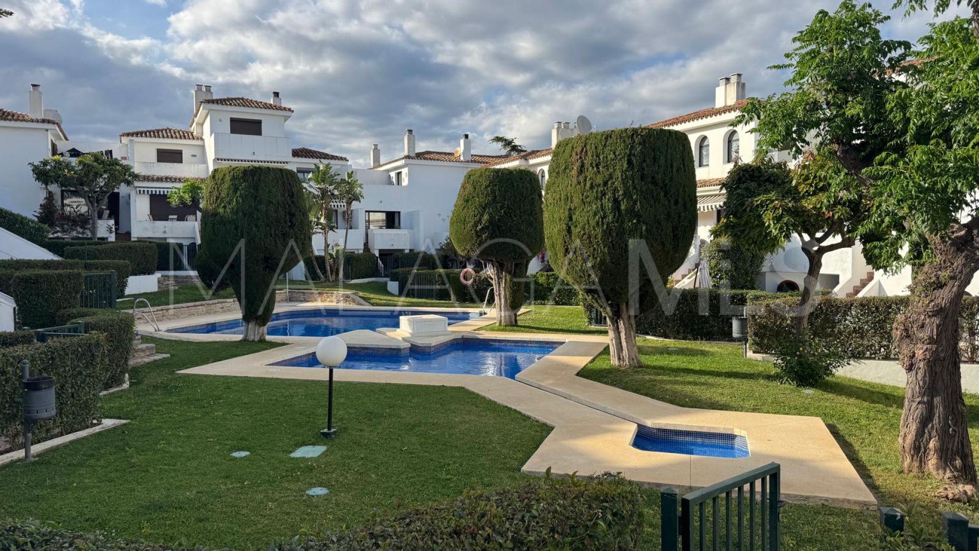Buy adosado in Beach Side New Golden Mile with 3 bedrooms