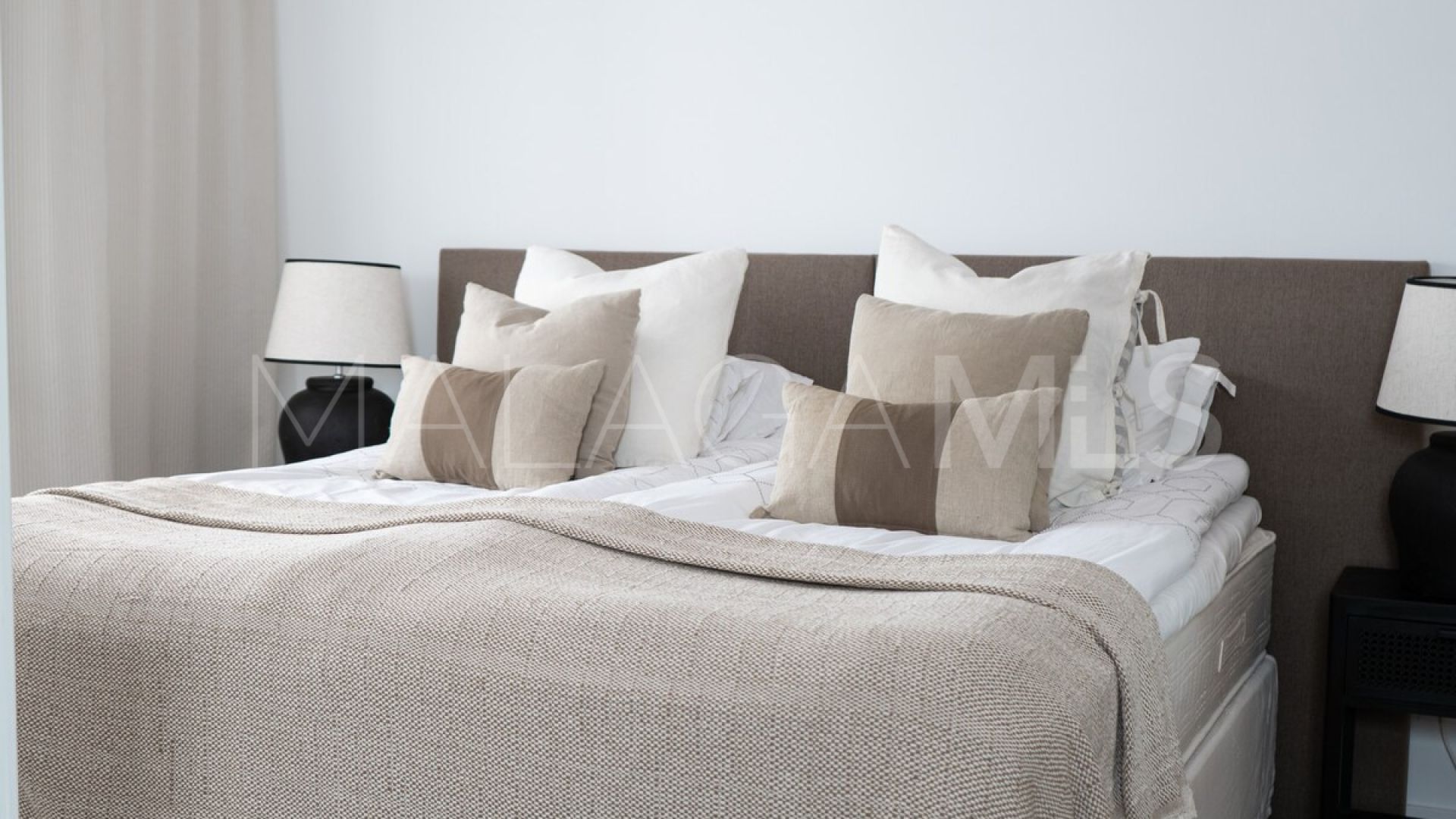 Nueva Andalucia 2 bedrooms apartment for sale