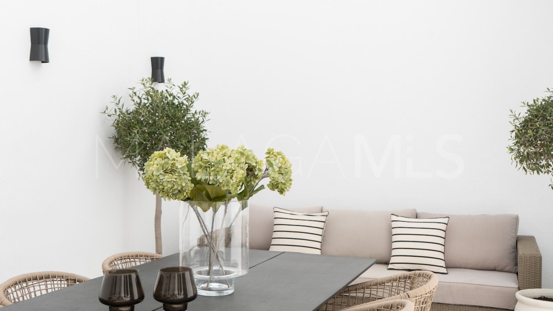 Nueva Andalucia 2 bedrooms apartment for sale