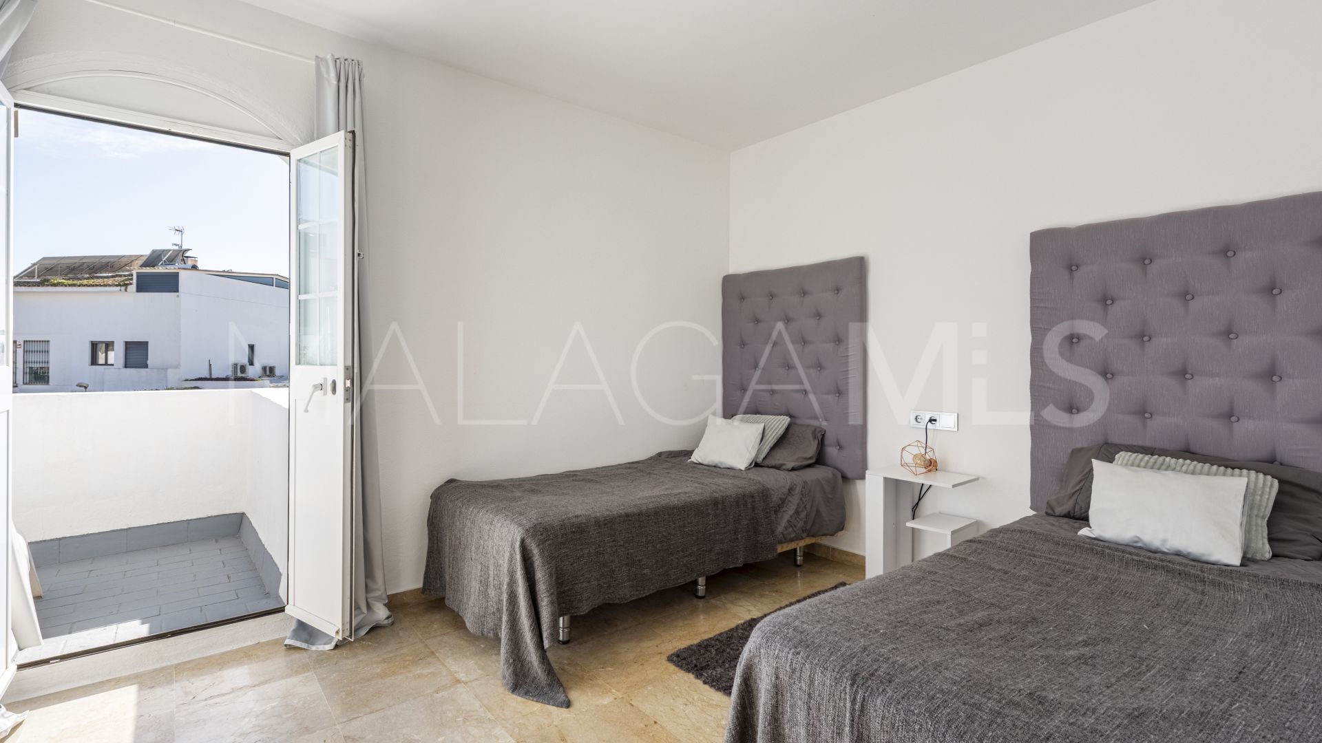 2 bedrooms Nueva Andalucia town house for sale