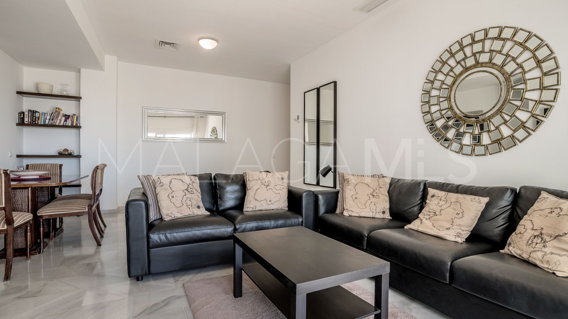 Apartment with 2 bedrooms for sale in Royal Gardens