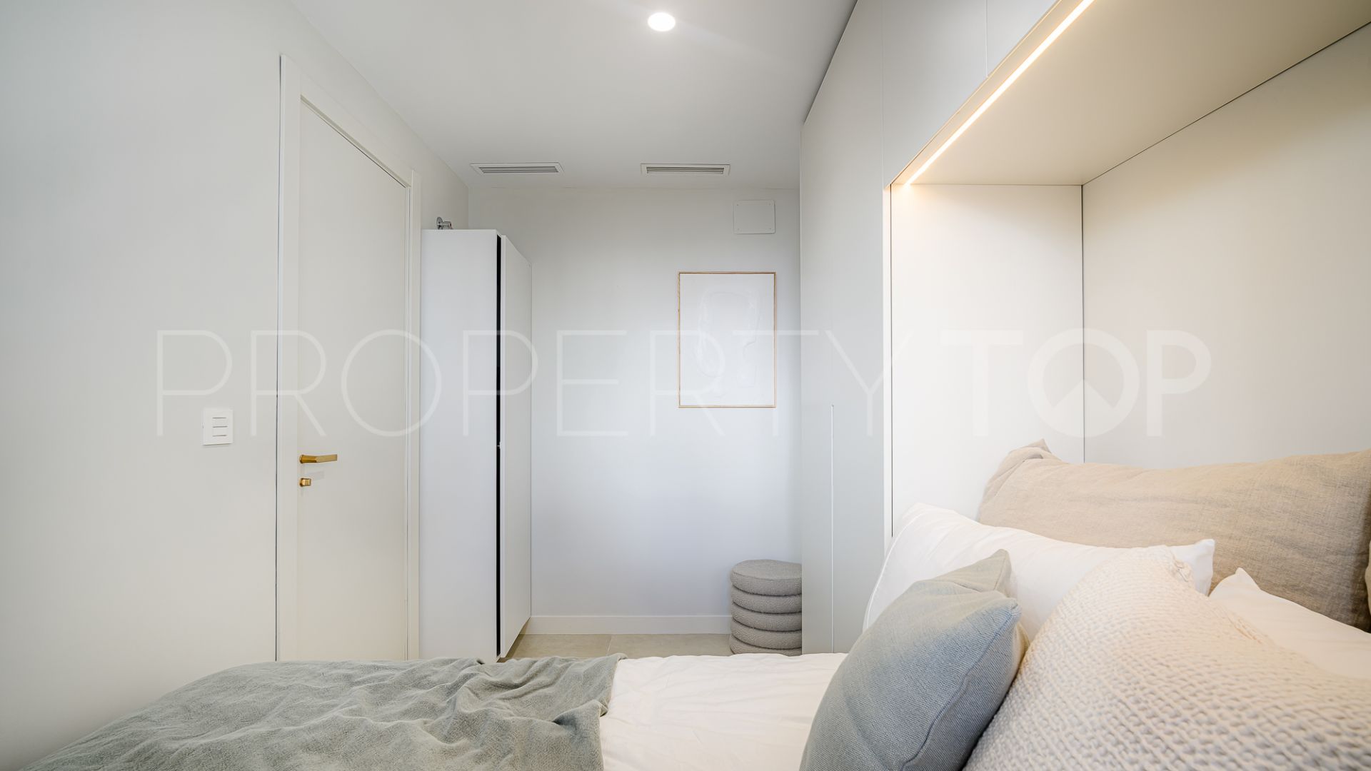 Atico duplex en venta con 3 dormitorios en Nueva Andalucia