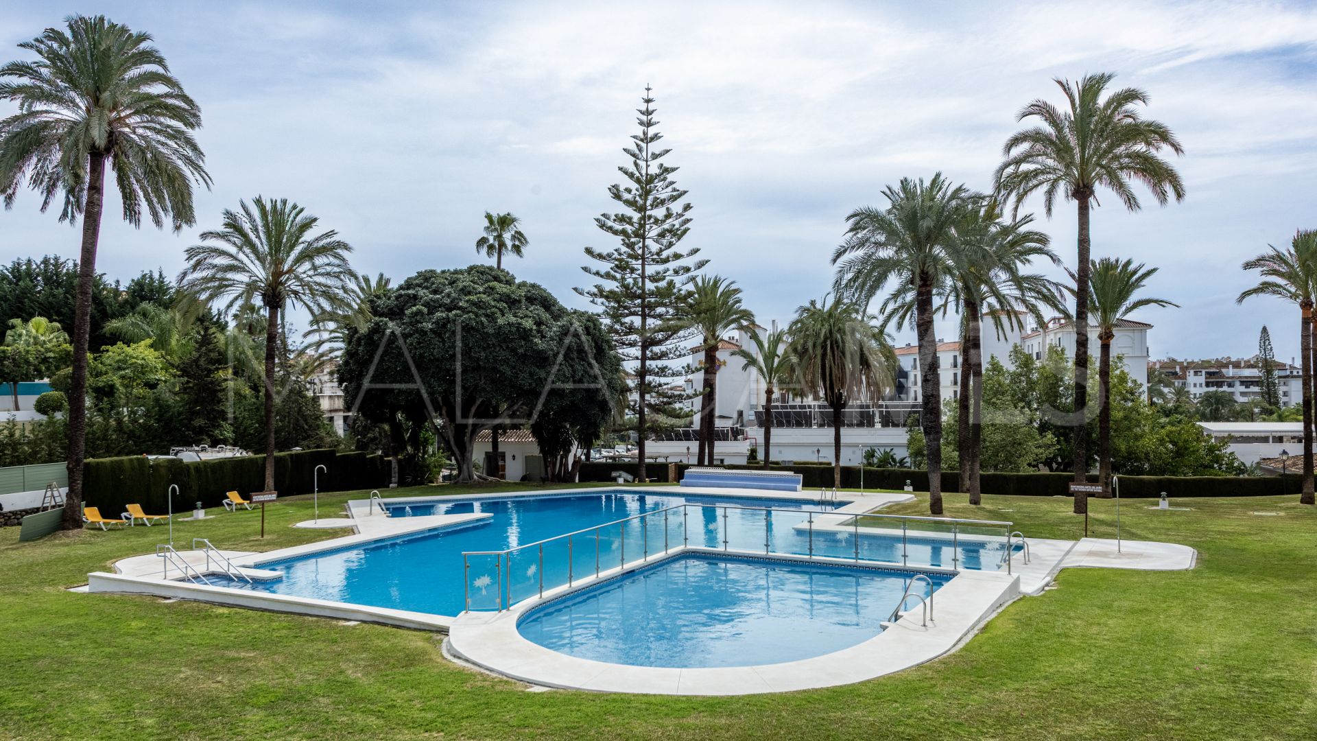 Appartement terrasse for sale in Andalucia Garden Suites