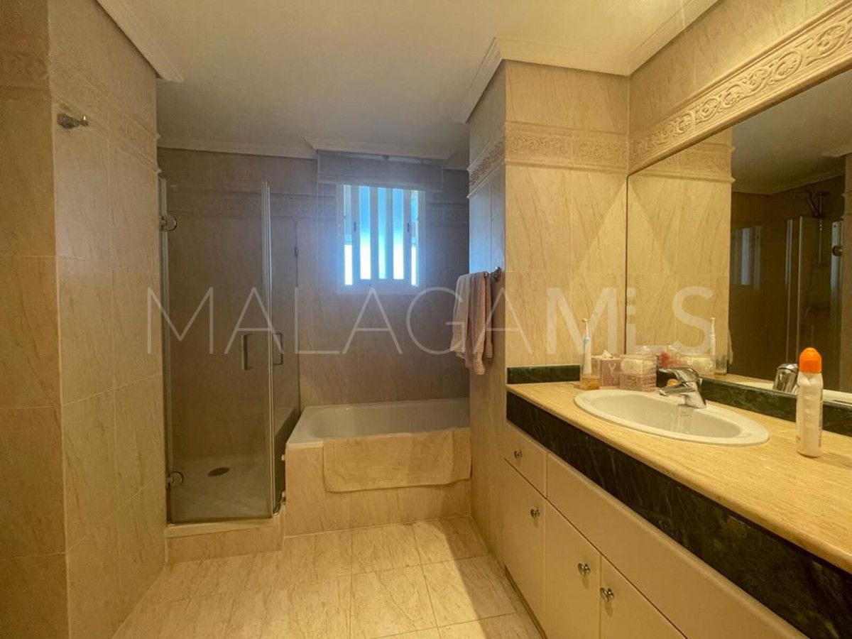 2 bedrooms penthouse for sale in Selwo