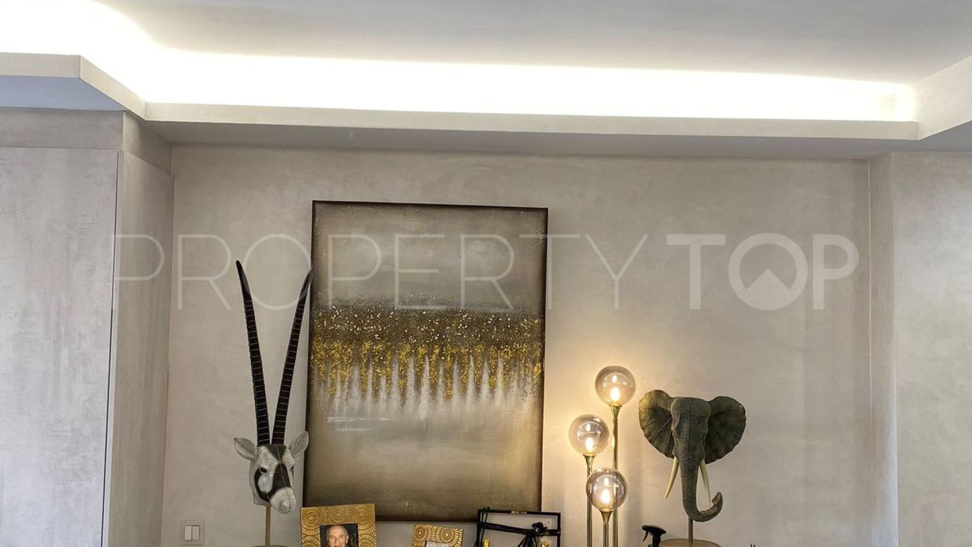 Buy penthouse in Estepona