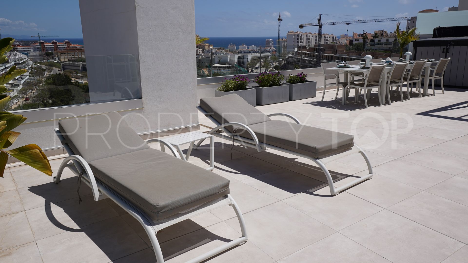 Penthouse for sale in Estepona Centre with 4 bedrooms