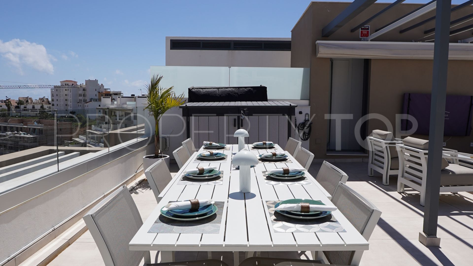 Penthouse for sale in Estepona Centre with 4 bedrooms