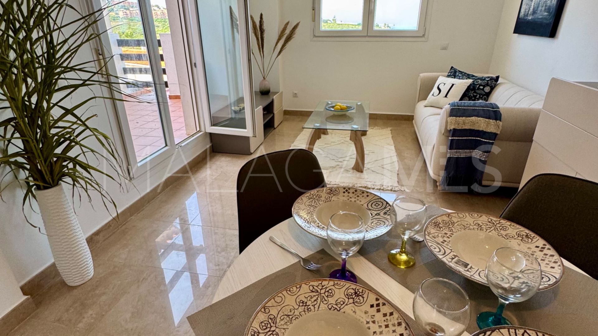 For sale 2 bedrooms apartment in La Duquesa