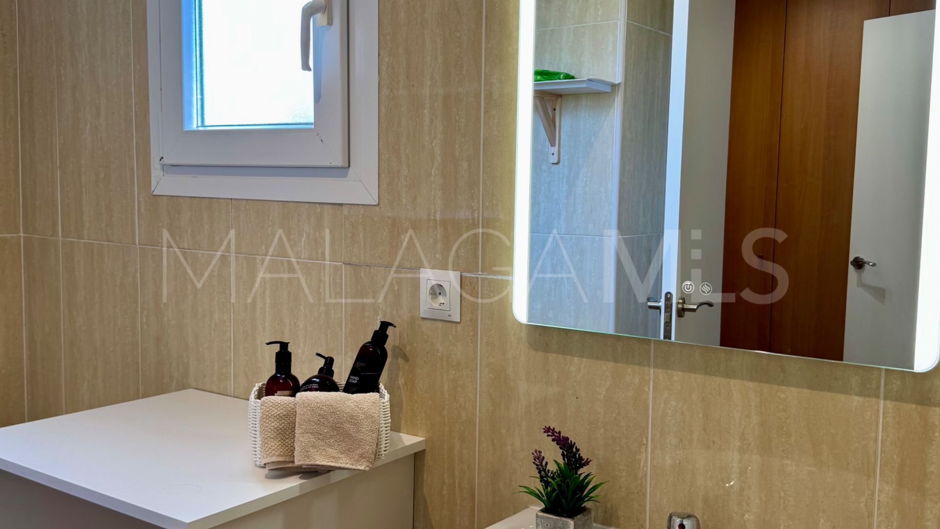 For sale 2 bedrooms apartment in La Duquesa