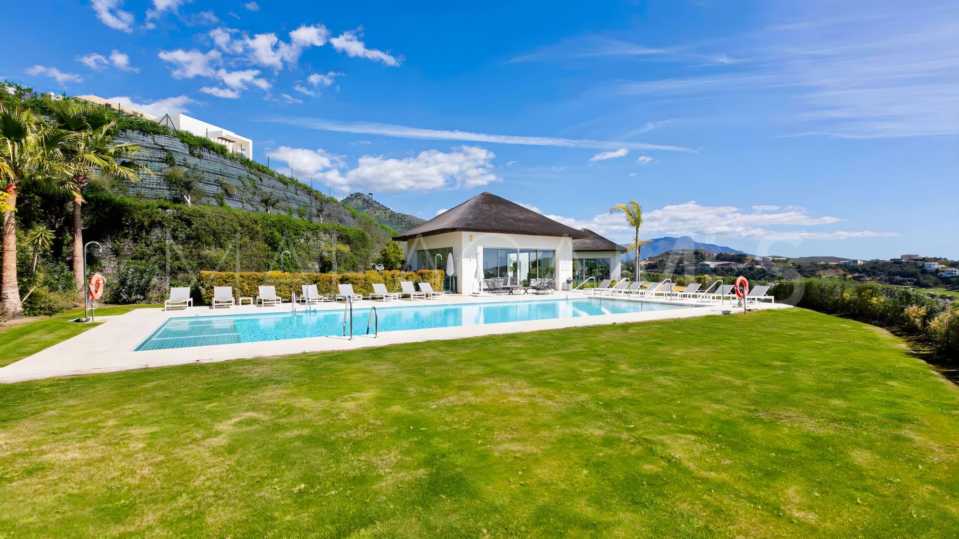 Ground floor duplex for sale in Marbella Club Hills