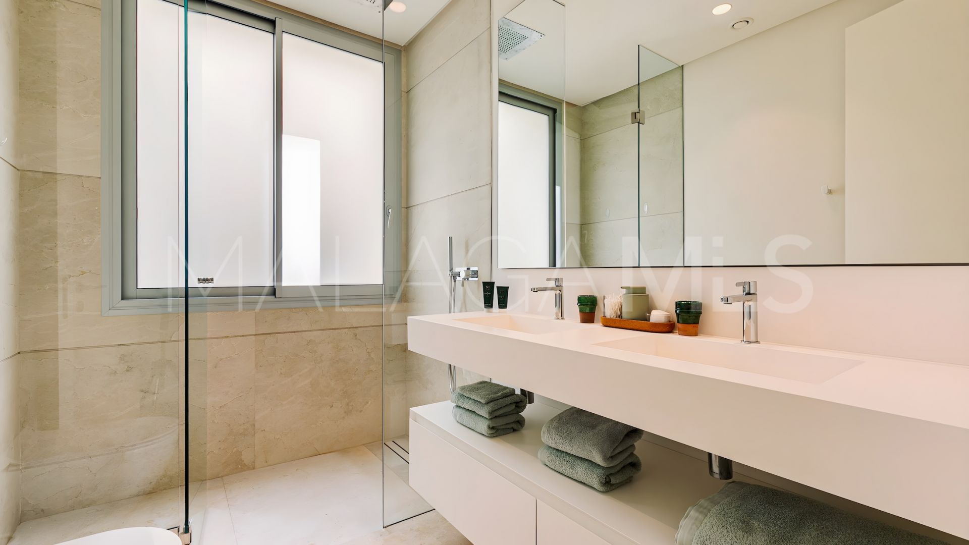 Ground floor duplex for sale in Marbella Club Hills