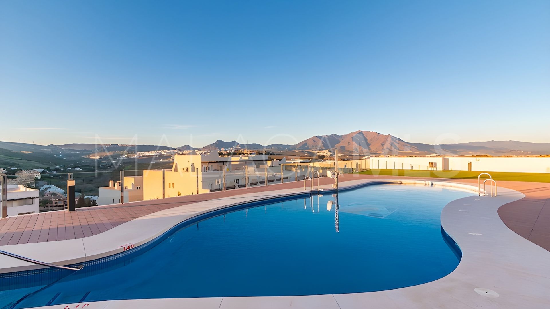 For sale penthouse with 2 bedrooms in La Duquesa
