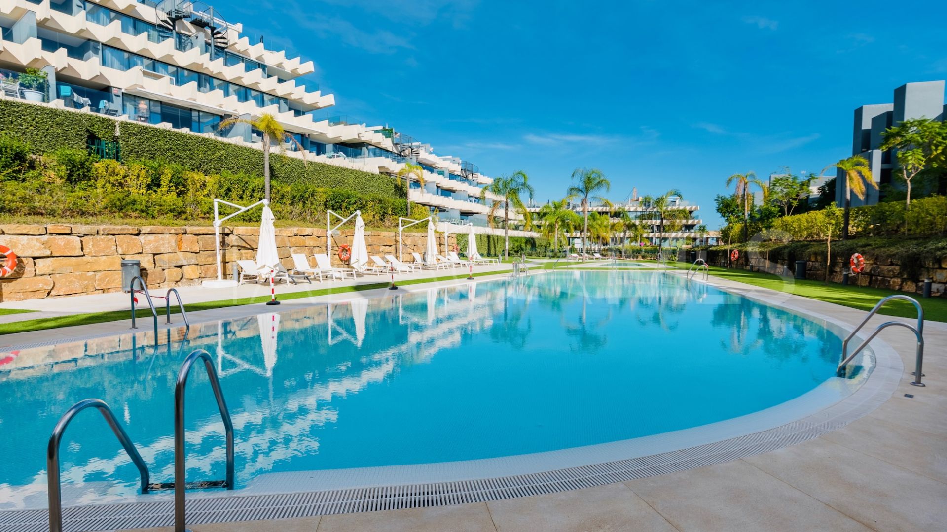 Takvåning for sale in Oasis325