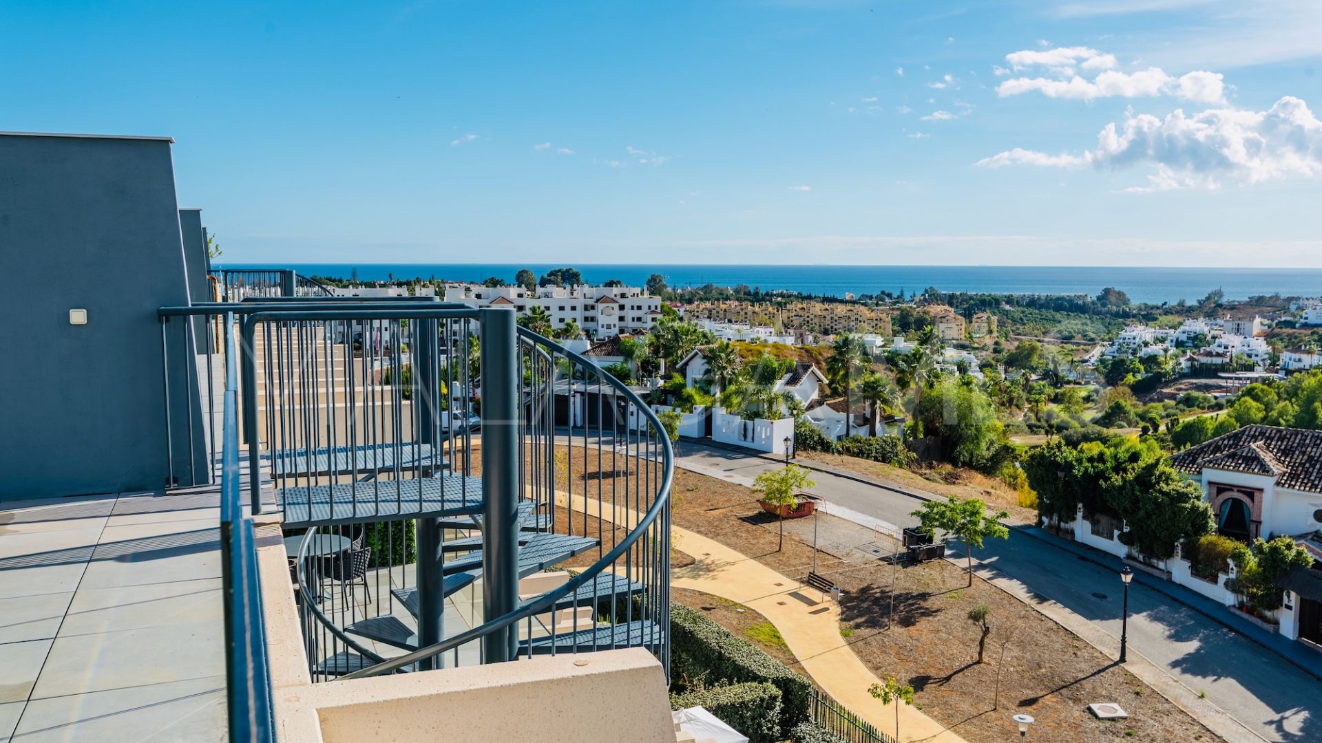 Takvåning for sale in Oasis325