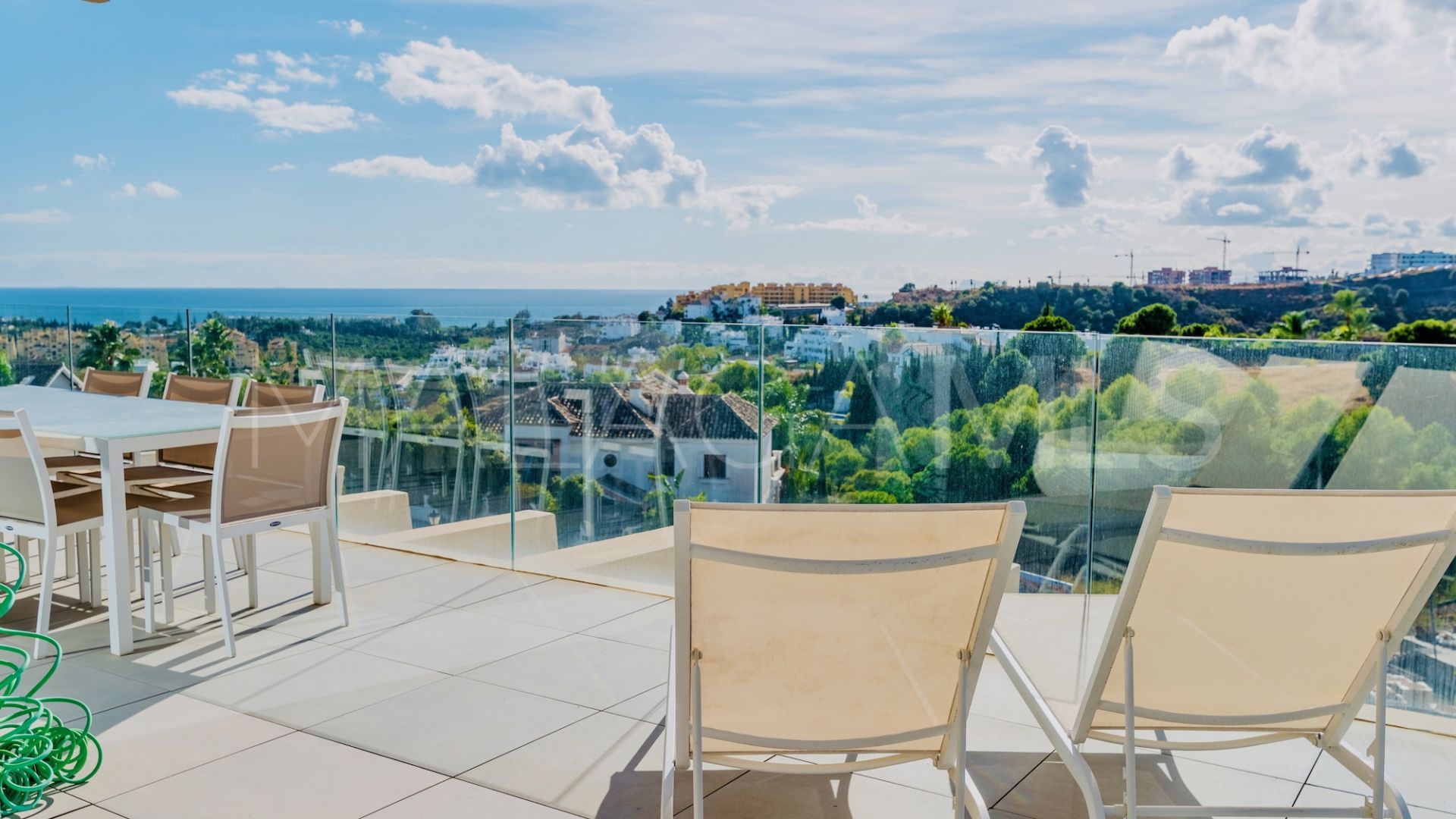 Takvåning for sale in Oasis325