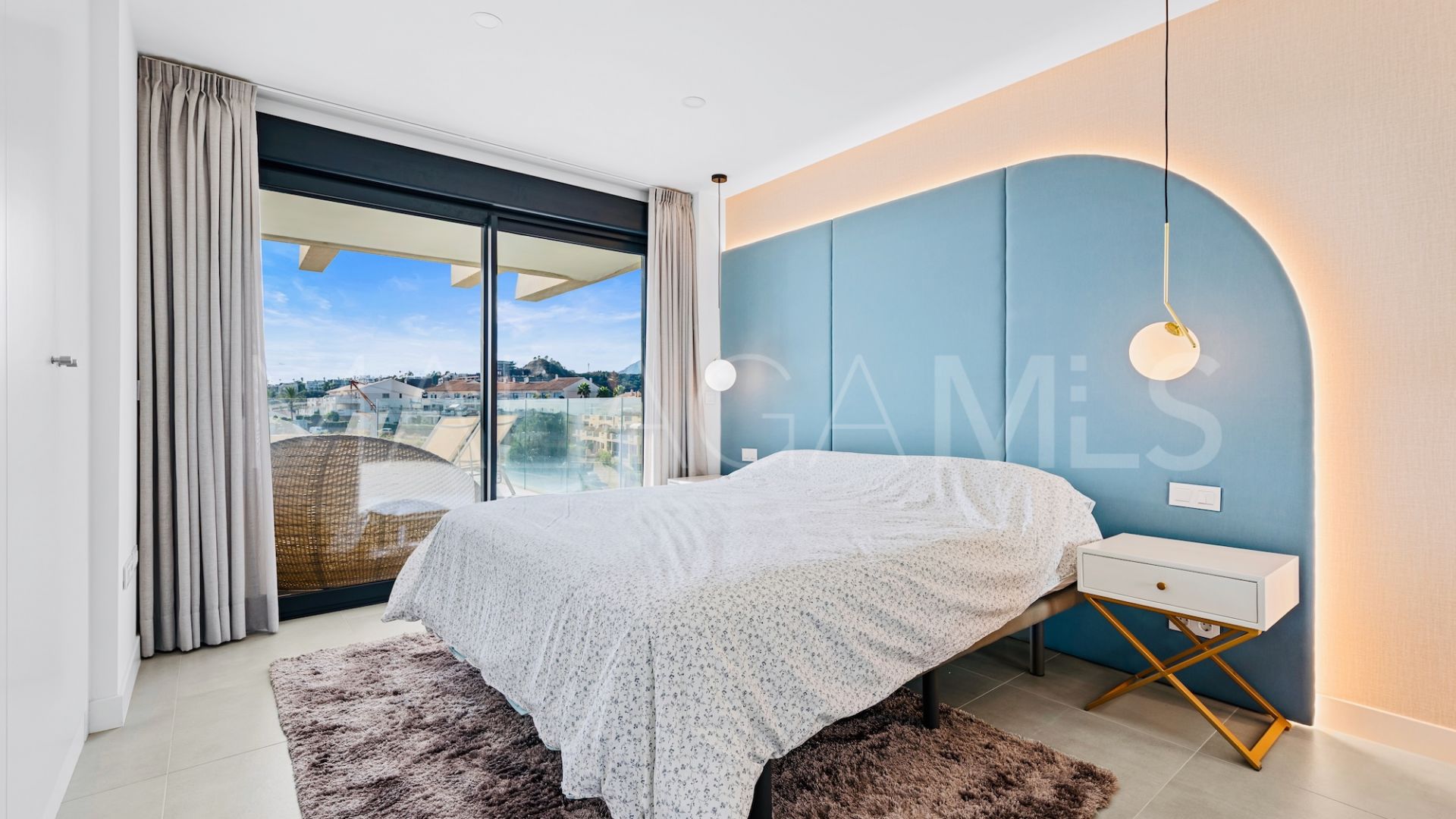 Takvåning for sale in Oasis325