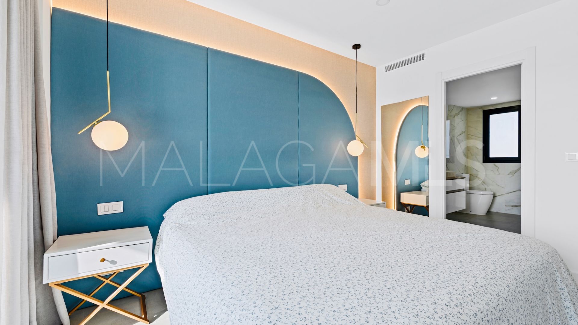 Takvåning for sale in Oasis325